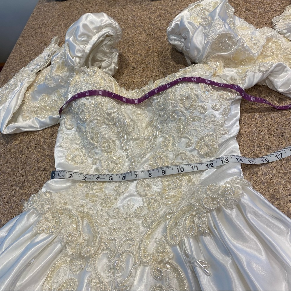 Szu Ling Chen Bridal Gown Beading Long Detachable Train Vintage -Says 12W and 10 - Picture 8 of 17